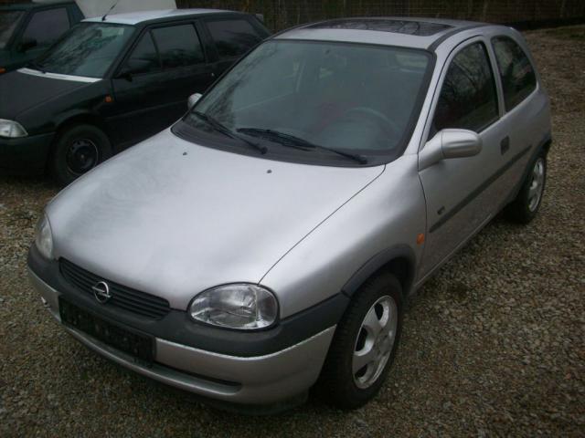Opel Corsa 1.2 16V 100 hatchback