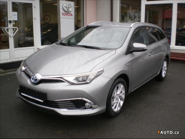 Toyota Auris 1.8 Hybrid Executive 2017 kombi