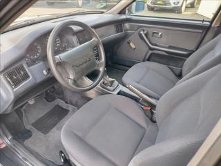 Audi 80 2,0 i originál bez zásahů sedan - Foto 12