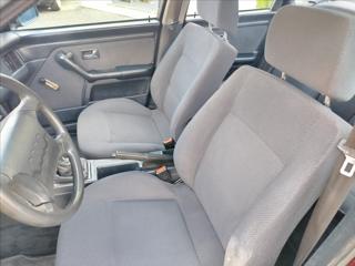 Audi 80 2,0 i originál bez zásahů sedan - Foto 14