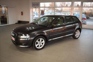 Audi A3 1,6 i, duální klima, tažné, hatchback