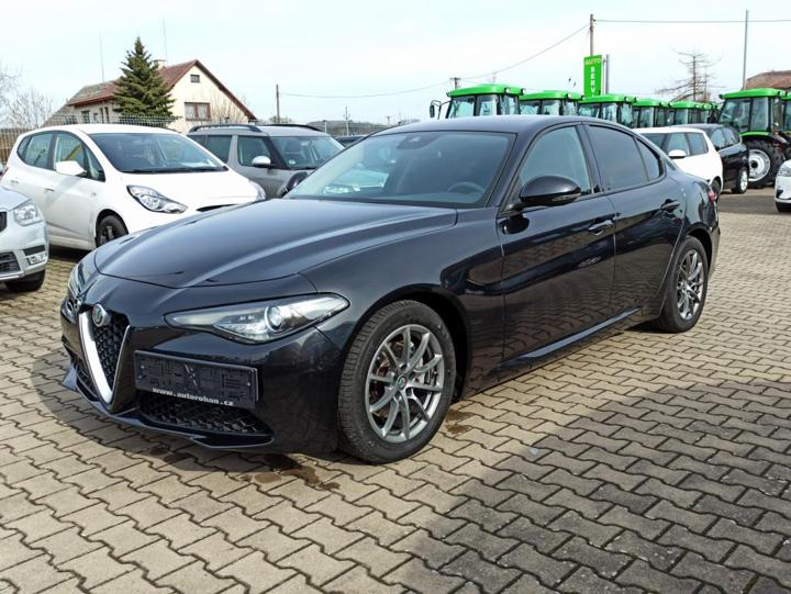 Vůz s VIN ZAREAEBUXH7516049