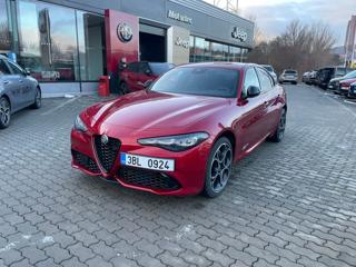 Alfa Romeo Giulia Veloce Q4 sedan