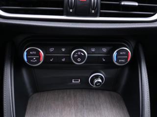 Alfa Romeo Stelvio 2,0 TBi 148kW Aut. Q4 Super SUV - Foto 20