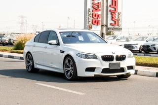 BMW M5 M5 4.4 V8 Twin-Turbo sedan