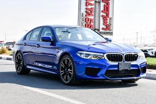 BMW M5 Sportovní sedan V8 sedan