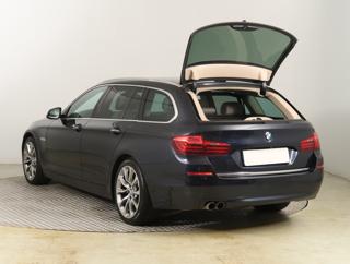 BMW Řada 5 530d xDrive 190kW kombi - Foto 21