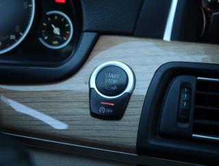 BMW Řada 5 530d xDrive 190kW kombi - Foto 24