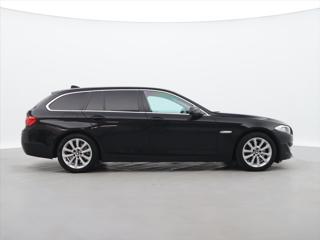 BMW Řada 5 3,0 530d x Drive Tažné Klima kombi - Foto 7