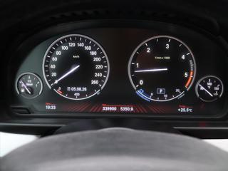 BMW Řada 5 3,0 530d x Drive Tažné Klima kombi - Foto 18