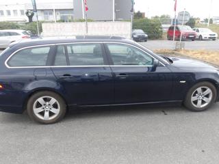BMW Řada 5 530d PĚKNÝ !!! SERV.KNIHA ! kombi - Foto 14