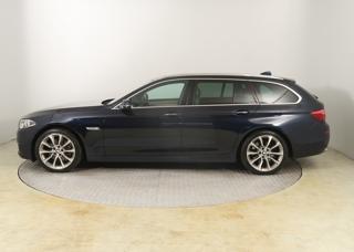 BMW Řada 5 530d xDrive 190kW kombi - Foto 4
