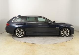 BMW Řada 5 530d xDrive 190kW kombi - Foto 8