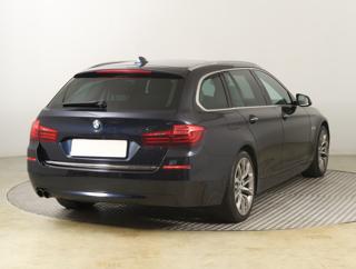 BMW Řada 5 530d xDrive 190kW kombi - Foto 7