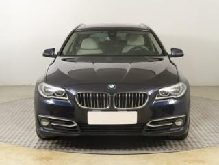 BMW Řada 5 530d xDrive 190kW kombi - Foto 2
