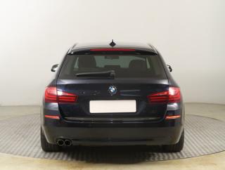 BMW Řada 5 530d xDrive 190kW kombi - Foto 6
