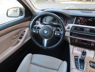 BMW Řada 5 530d xDrive 190kW kombi - Foto 9