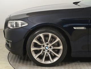 BMW Řada 5 530d xDrive 190kW kombi - Foto 20