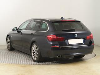 BMW Řada 5 530d xDrive 190kW kombi - Foto 5