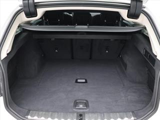 BMW Řada 3 2,0 320d 140kW CZ DPH Touring kombi - Foto 10