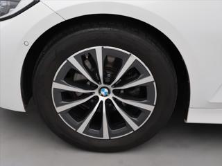 BMW Řada 3 2,0 320d 140kW CZ DPH Touring kombi - Foto 26