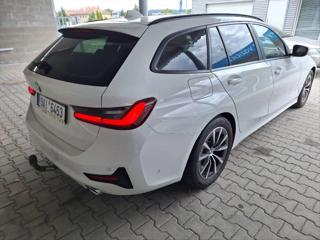 BMW Řada 3 2,0 320d 140kW CZ DPH Touring kombi - Foto 5
