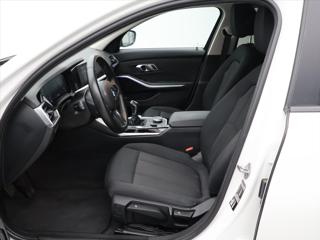 BMW Řada 3 2,0 320d 140kW CZ DPH Touring kombi - Foto 12