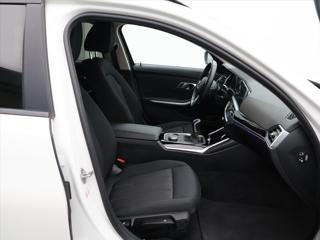 BMW Řada 3 2,0 320d 140kW CZ DPH Touring kombi - Foto 13