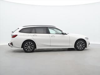 BMW Řada 3 2,0 320d 140kW CZ DPH Touring kombi - Foto 8
