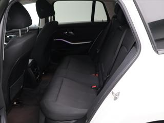 BMW Řada 3 2,0 320d 140kW CZ DPH Touring kombi - Foto 15
