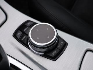 BMW Řada 5 3,0 530d x Drive Tažné Klima kombi - Foto 25