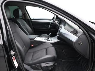 BMW Řada 5 3,0 530d x Drive Tažné Klima kombi - Foto 12