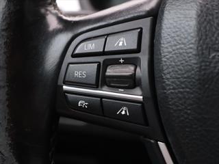 BMW Řada 5 3,0 530d x Drive Tažné Klima kombi - Foto 19