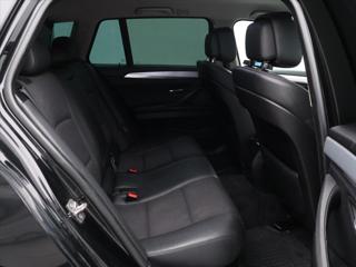 BMW Řada 5 3,0 530d x Drive Tažné Klima kombi - Foto 13