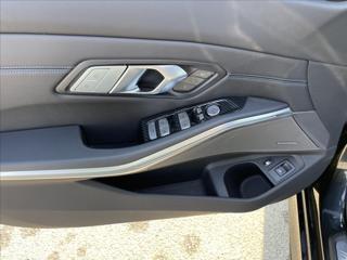 BMW Řada 3 330e xDrive M-Paket Pro*REZERVACE kombi - Foto 36