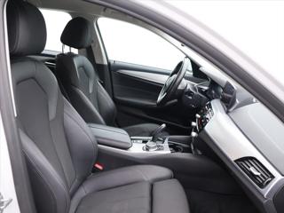 BMW Řada 5 3,0 530d 195kW Aut. Sport Line kombi - Foto 14
