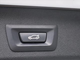 BMW Řada 5 3,0 530d 195kW Aut. Sport Line kombi - Foto 12