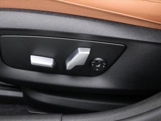 BMW Řada 5 2,0 530i xDrive Luxury Line kombi - Foto 17
