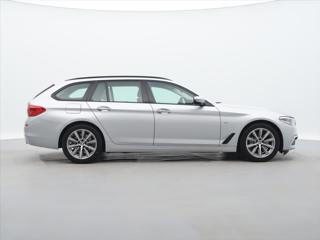 BMW Řada 5 2,0 530i xDrive Luxury Line kombi - Foto 10