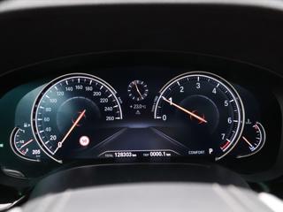 BMW Řada 5 2,0 530i xDrive Luxury Line kombi - Foto 18