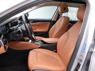 BMW Řada 5 2,0 530i xDrive Luxury Line kombi - Foto 13