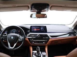 BMW Řada 5 2,0 530i xDrive Luxury Line kombi - Foto 26