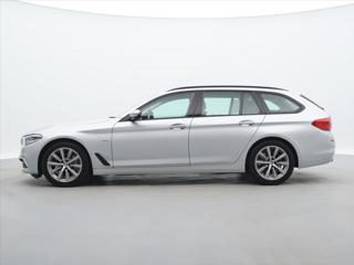 BMW Řada 5 2,0 530i xDrive Luxury Line kombi - Foto 6