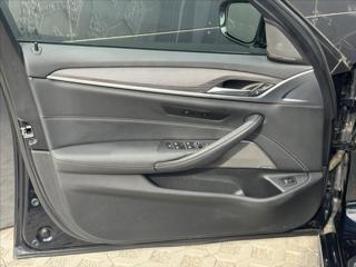 BMW Řada 5 3,0 540d xDrive M-Packet ČR DPH kombi - Foto 30