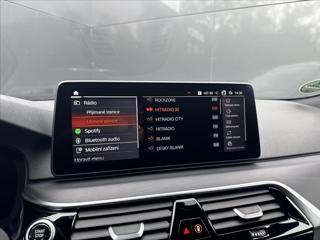 BMW Řada 5 3,0 540d xDrive M-Packet ČR DPH kombi - Foto 21