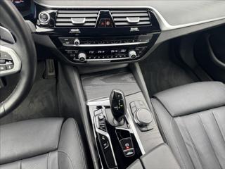 BMW Řada 5 3,0 540d xDrive M-Packet ČR DPH kombi - Foto 19