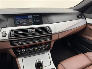 BMW Řada 5 3,0 30d 4X4 DPH LED KŮŽE TAŽNÉ kombi - Foto 14