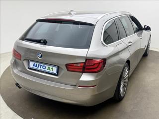 BMW Řada 5 3,0 30d 4X4 DPH LED KŮŽE TAŽNÉ kombi - Foto 4