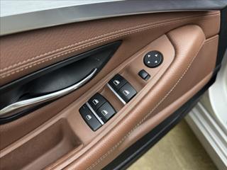 BMW Řada 5 3,0 30d 4X4 DPH LED KŮŽE TAŽNÉ kombi - Foto 28