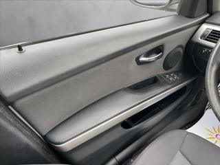 BMW Řada 3 318d D.Klima*Vyhř.Sedadla*PDC Alu*Tempomat*Po servise a nová STK! limuzína - Foto 24